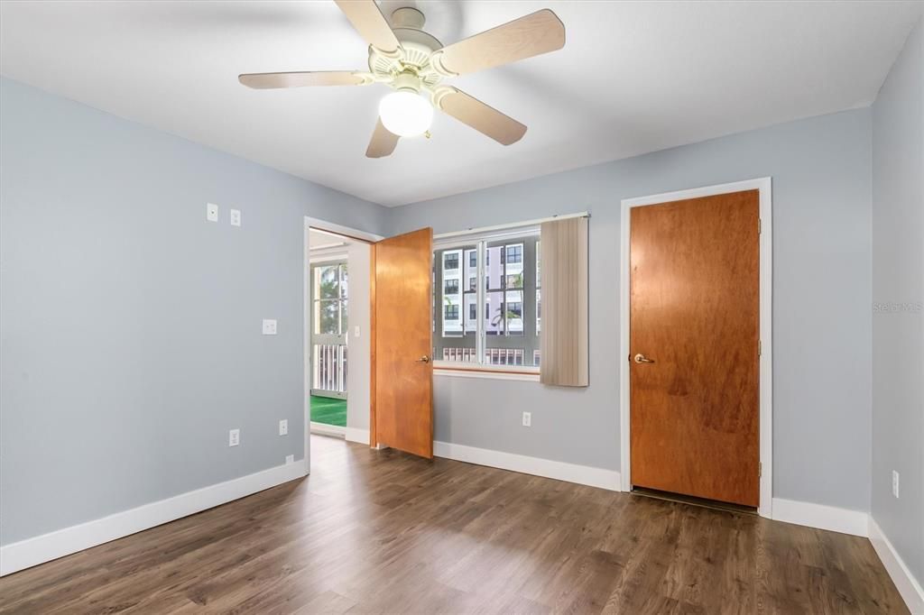 На продажу: $225,000 (2 спален, 2 ванн, 1077 Квадратных фут)