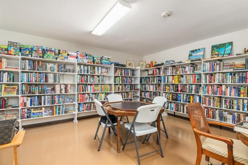 На продажу: $225,000 (2 спален, 2 ванн, 1077 Квадратных фут)