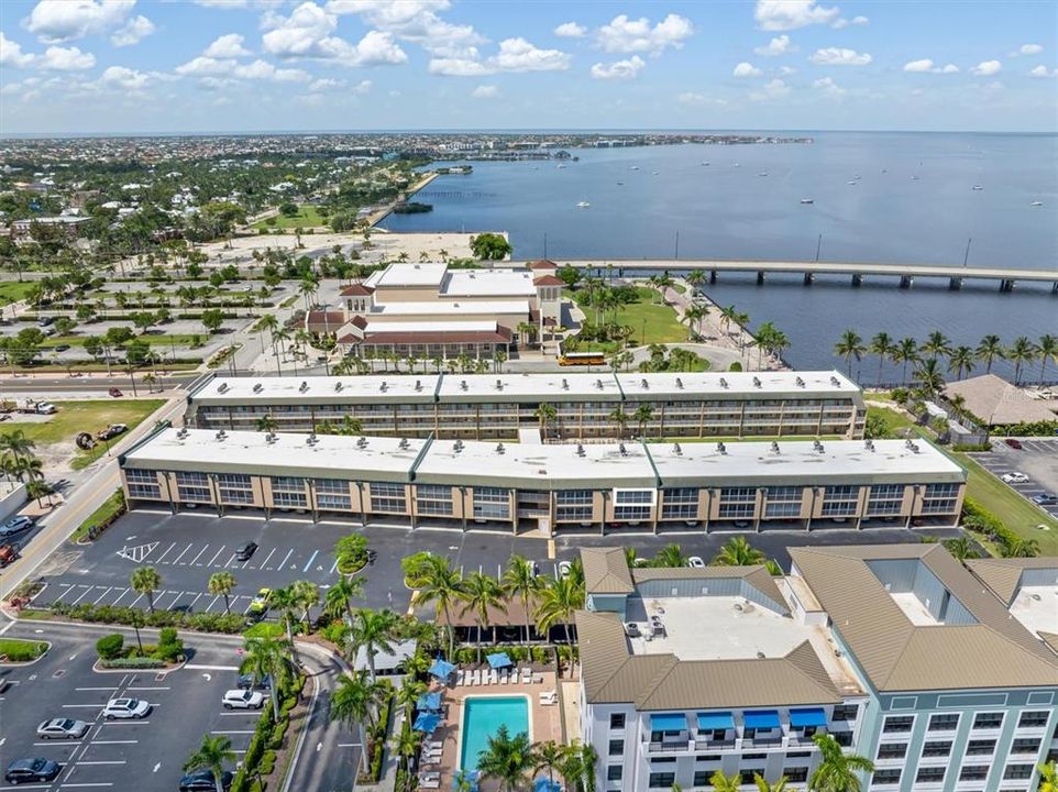 На продажу: $225,000 (2 спален, 2 ванн, 1077 Квадратных фут)