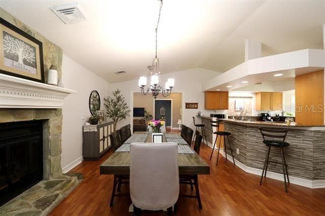 En Venta: $1,099,900 (4 camas, 2 baños, 3043 Pies cuadrados)