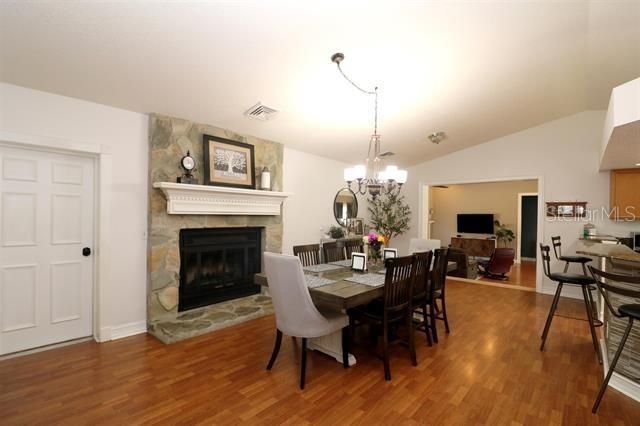 En Venta: $1,099,900 (4 camas, 2 baños, 3043 Pies cuadrados)