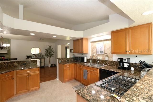 En Venta: $1,099,900 (4 camas, 2 baños, 3043 Pies cuadrados)