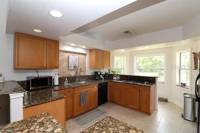 En Venta: $1,099,900 (4 camas, 2 baños, 3043 Pies cuadrados)