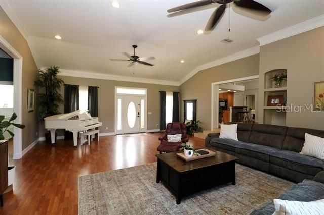 En Venta: $1,099,900 (4 camas, 2 baños, 3043 Pies cuadrados)