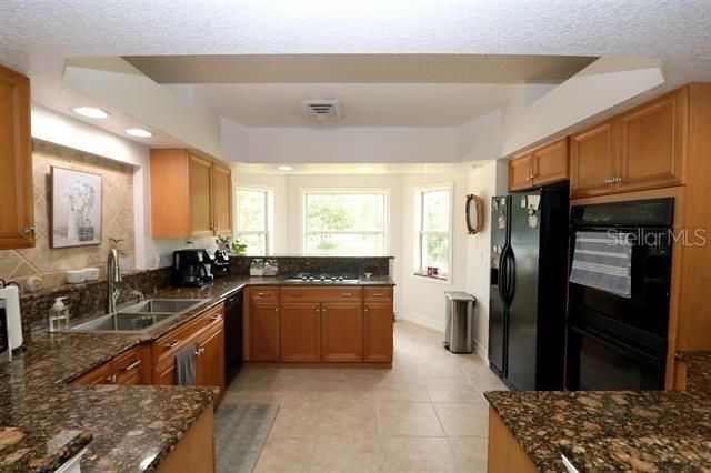 En Venta: $1,099,900 (4 camas, 2 baños, 3043 Pies cuadrados)