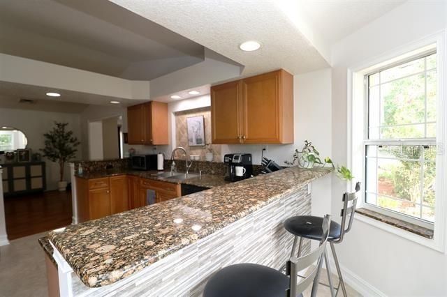 En Venta: $1,099,900 (4 camas, 2 baños, 3043 Pies cuadrados)