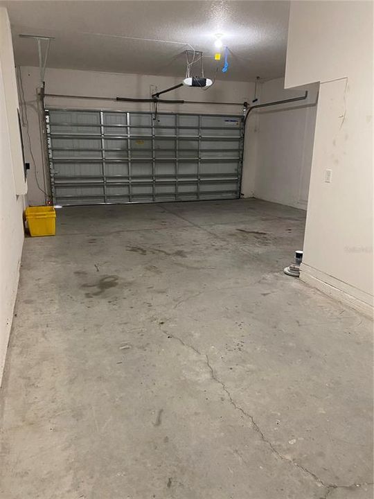 合同活跃: $2,450 (4 贝兹, 2 浴室, 2443 平方英尺)