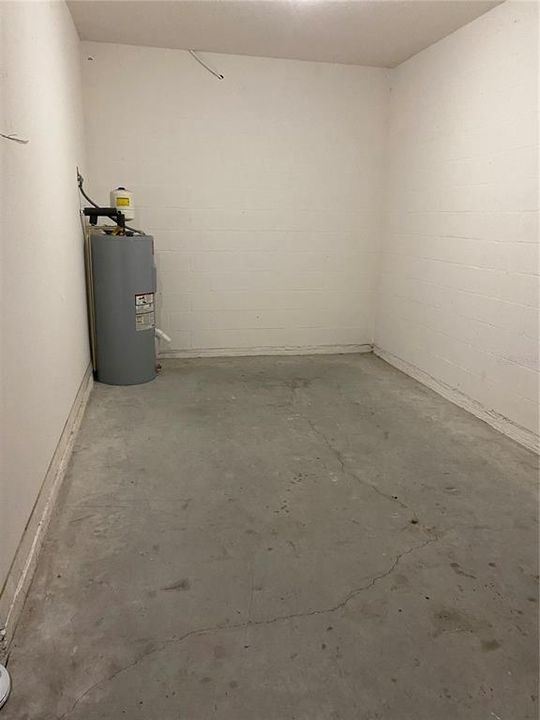 合同活跃: $2,450 (4 贝兹, 2 浴室, 2443 平方英尺)