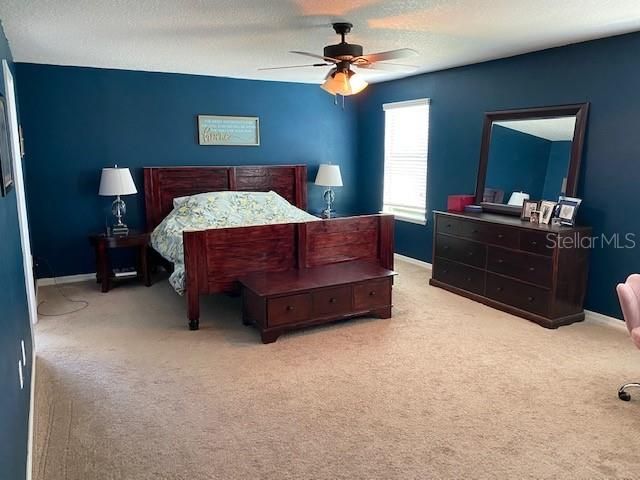 合同活跃: $2,450 (4 贝兹, 2 浴室, 2443 平方英尺)