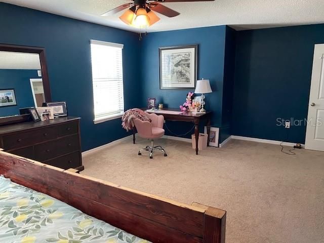 合同活跃: $2,450 (4 贝兹, 2 浴室, 2443 平方英尺)