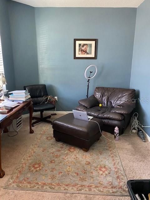 合同活跃: $2,450 (4 贝兹, 2 浴室, 2443 平方英尺)