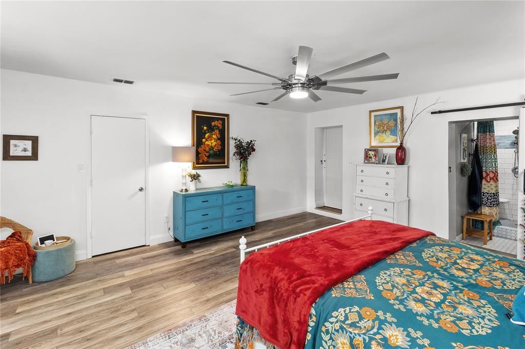 For Sale: $389,900 (4 beds, 2 baths, 2058 Square Feet)