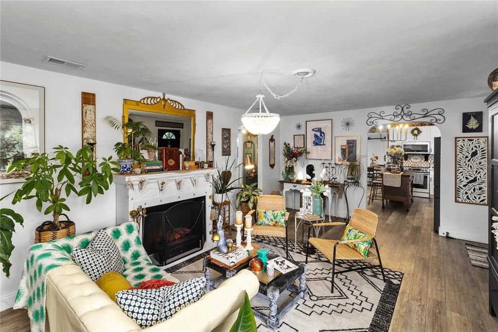 For Sale: $389,900 (4 beds, 2 baths, 2058 Square Feet)