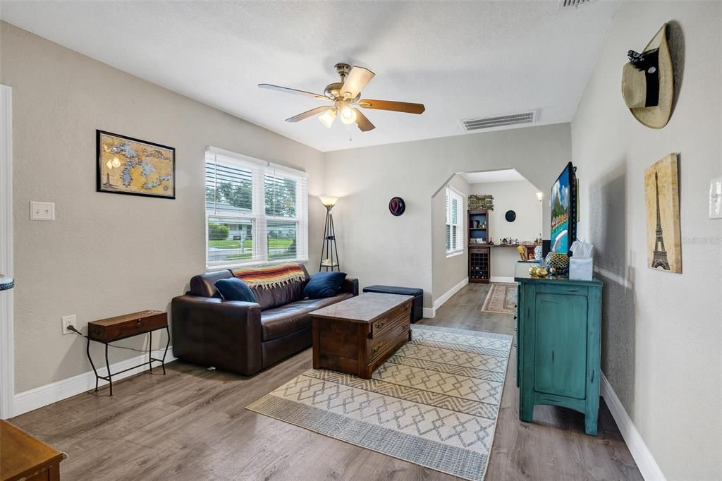 На продажу: $231,000 (0 спален, 0 ванн, 1190 Квадратных фут)