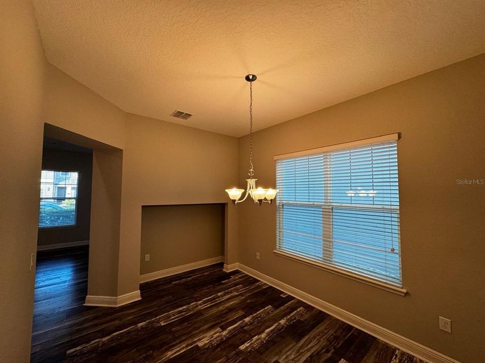 For Rent: $2,940 (4 beds, 2 baths, 1868 Square Feet)