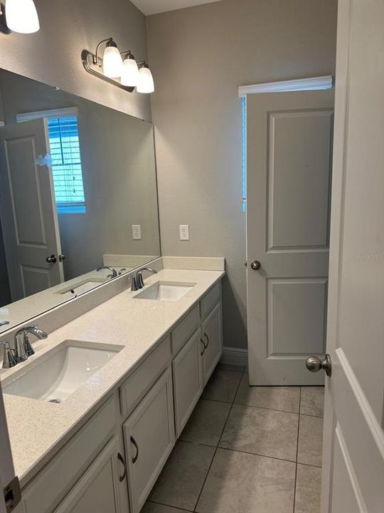 For Rent: $2,940 (4 beds, 2 baths, 1868 Square Feet)