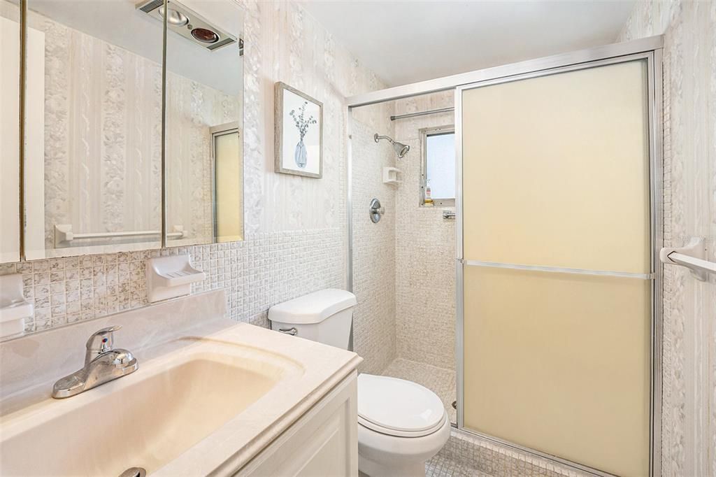 合同活跃: $117,500 (2 贝兹, 2 浴室, 910 平方英尺)