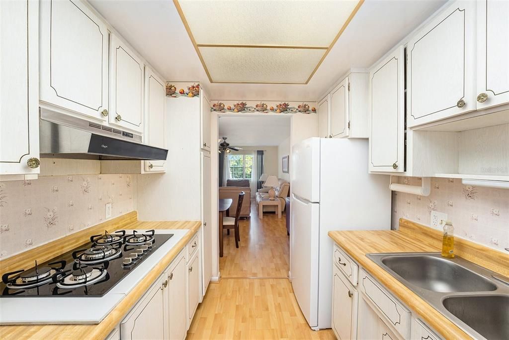 合同活跃: $117,500 (2 贝兹, 2 浴室, 910 平方英尺)