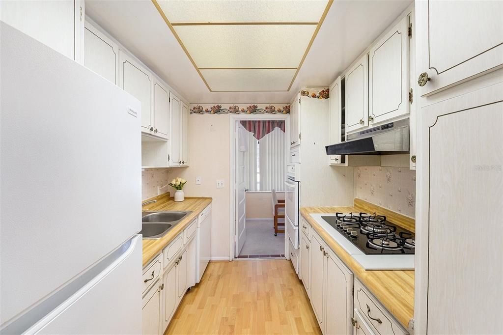 合同活跃: $117,500 (2 贝兹, 2 浴室, 910 平方英尺)