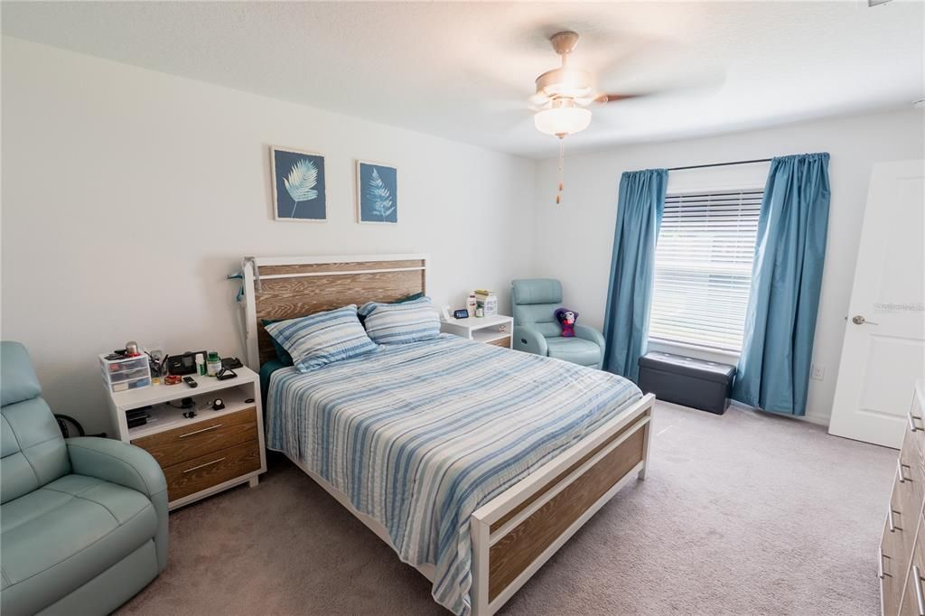 Active With Contract: $318,000 (4 beds, 2 baths, 1918 Square Feet)