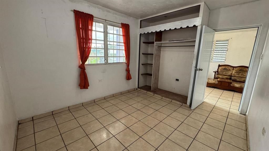 For Sale: $170,000 (6 beds, 2 baths, 880 Square Feet)