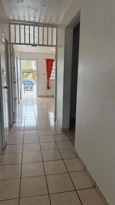 For Sale: $170,000 (6 beds, 2 baths, 880 Square Feet)