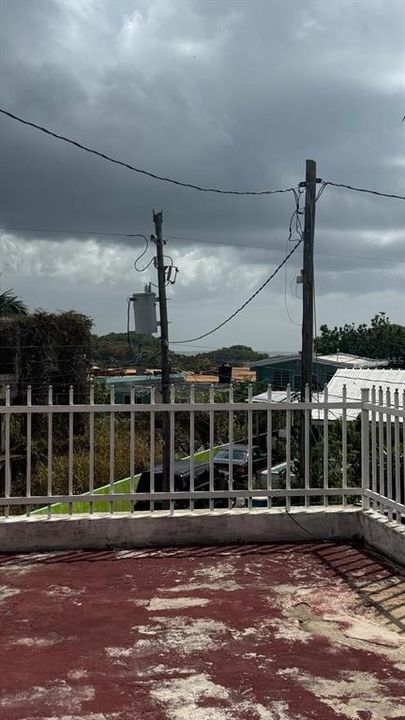 For Sale: $170,000 (6 beds, 2 baths, 880 Square Feet)