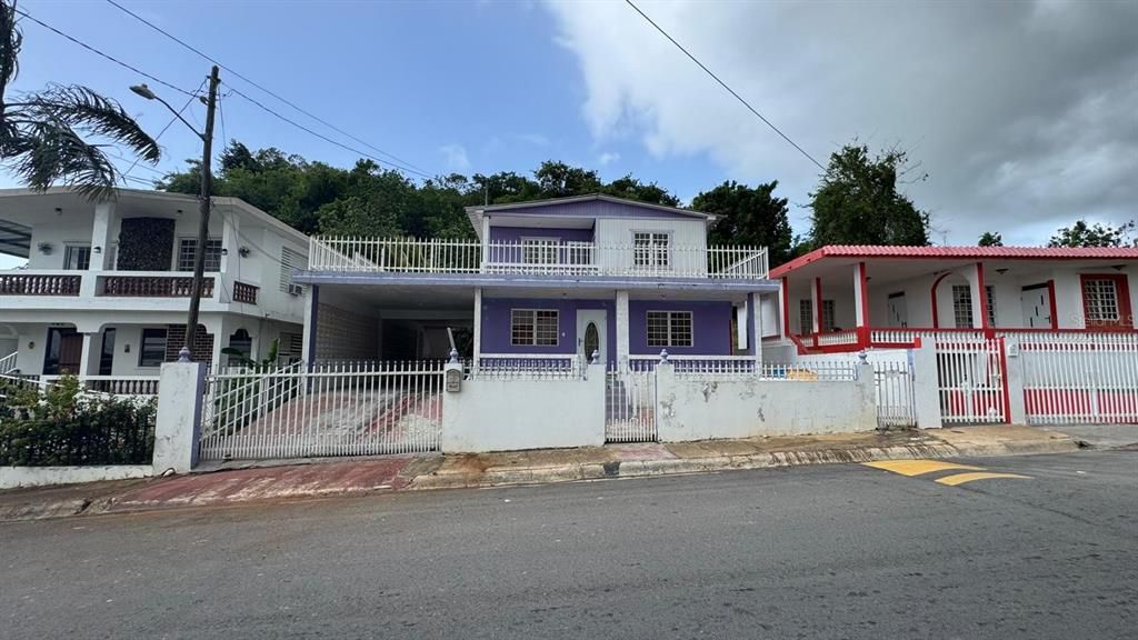 For Sale: $170,000 (6 beds, 2 baths, 880 Square Feet)