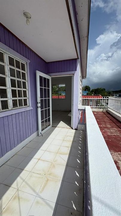 For Sale: $170,000 (6 beds, 2 baths, 880 Square Feet)