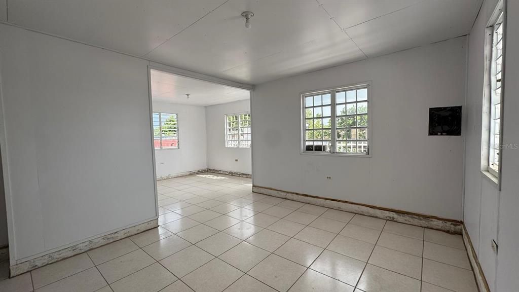 For Sale: $170,000 (6 beds, 2 baths, 880 Square Feet)