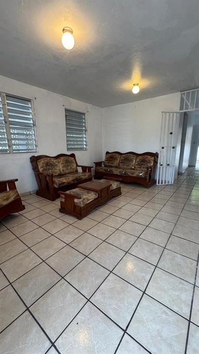 For Sale: $170,000 (6 beds, 2 baths, 880 Square Feet)