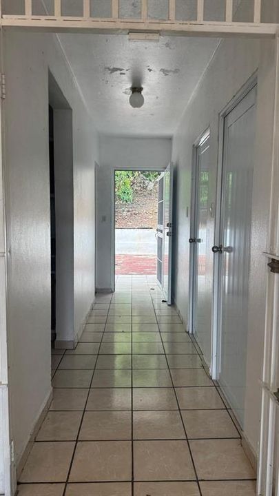 For Sale: $170,000 (6 beds, 2 baths, 880 Square Feet)