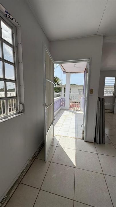 For Sale: $170,000 (6 beds, 2 baths, 880 Square Feet)