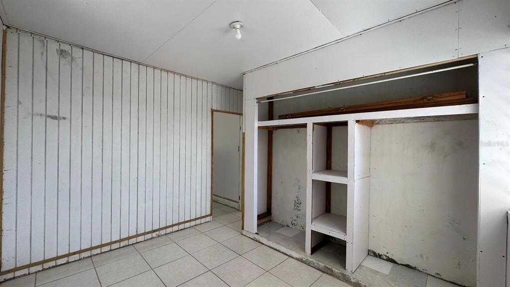 For Sale: $170,000 (6 beds, 2 baths, 880 Square Feet)