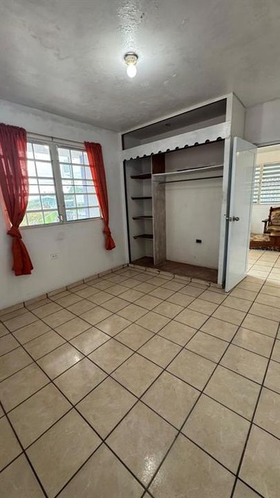 For Sale: $170,000 (6 beds, 2 baths, 880 Square Feet)