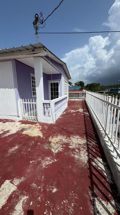 For Sale: $170,000 (6 beds, 2 baths, 880 Square Feet)