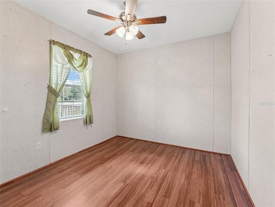 На продажу: $215,000 (4 спален, 2 ванн, 1512 Квадратных фут)