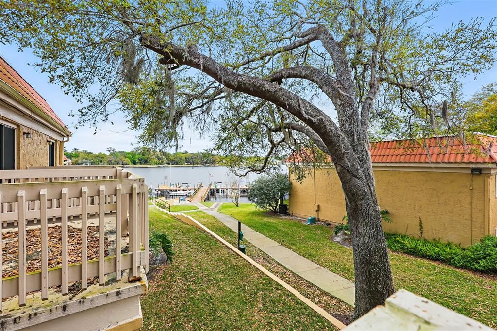 For Sale: $169,900 (2 beds, 3 baths, 1042 Square Feet)