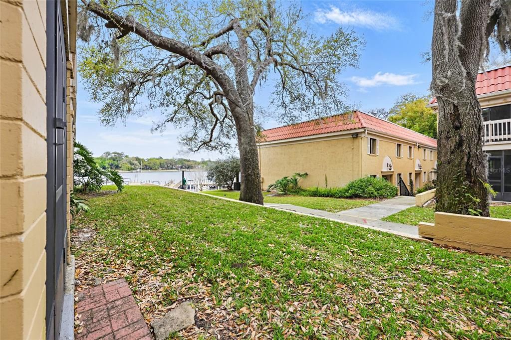 For Sale: $169,900 (2 beds, 3 baths, 1042 Square Feet)