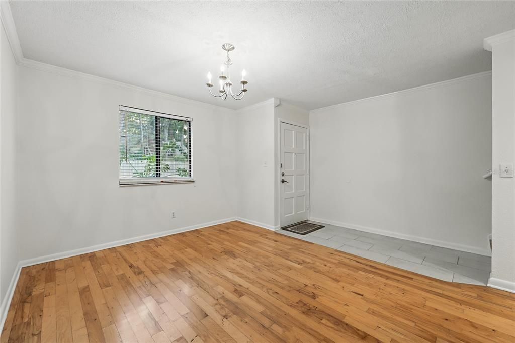 For Sale: $169,900 (2 beds, 3 baths, 1042 Square Feet)