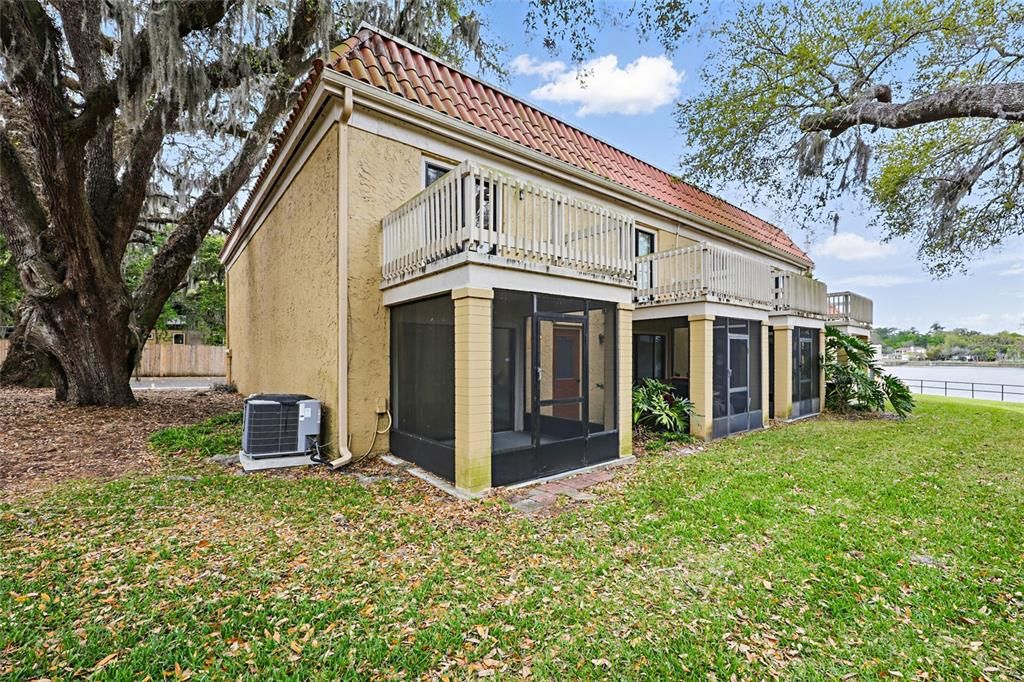 For Sale: $169,900 (2 beds, 3 baths, 1042 Square Feet)