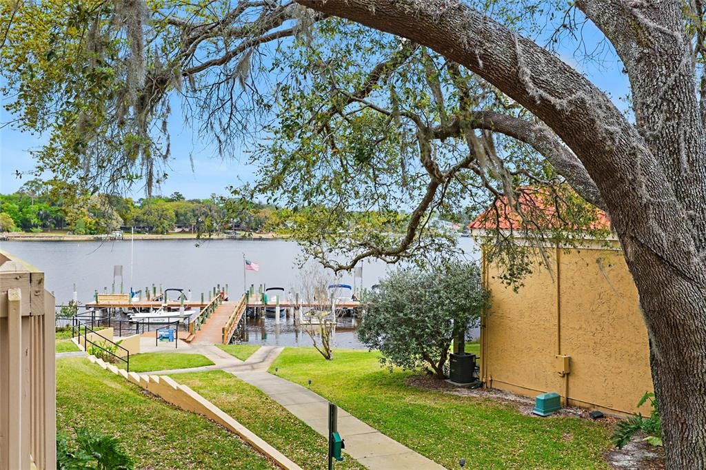 For Sale: $169,900 (2 beds, 3 baths, 1042 Square Feet)