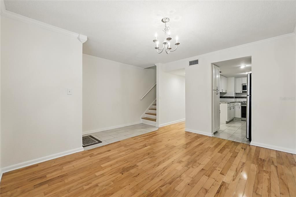 For Sale: $169,900 (2 beds, 3 baths, 1042 Square Feet)