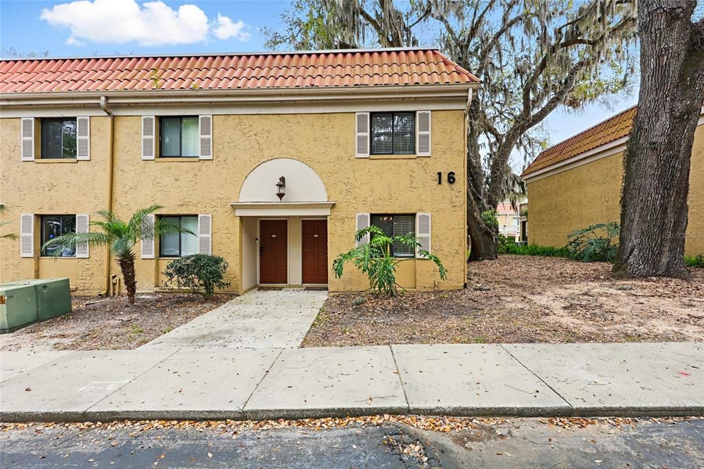 For Sale: $169,900 (2 beds, 3 baths, 1042 Square Feet)