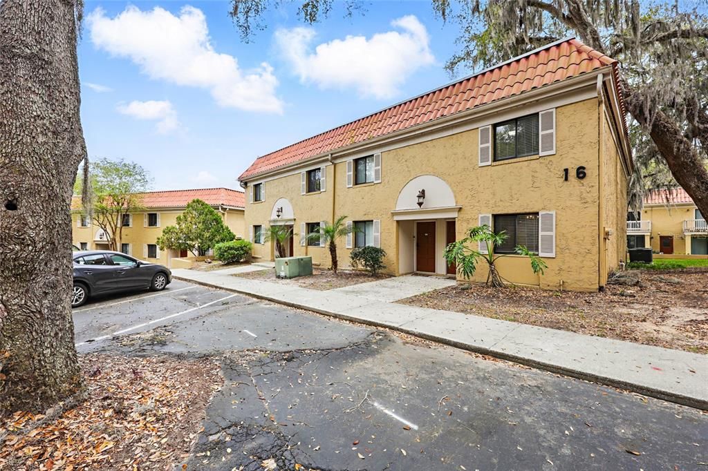 For Sale: $169,900 (2 beds, 3 baths, 1042 Square Feet)