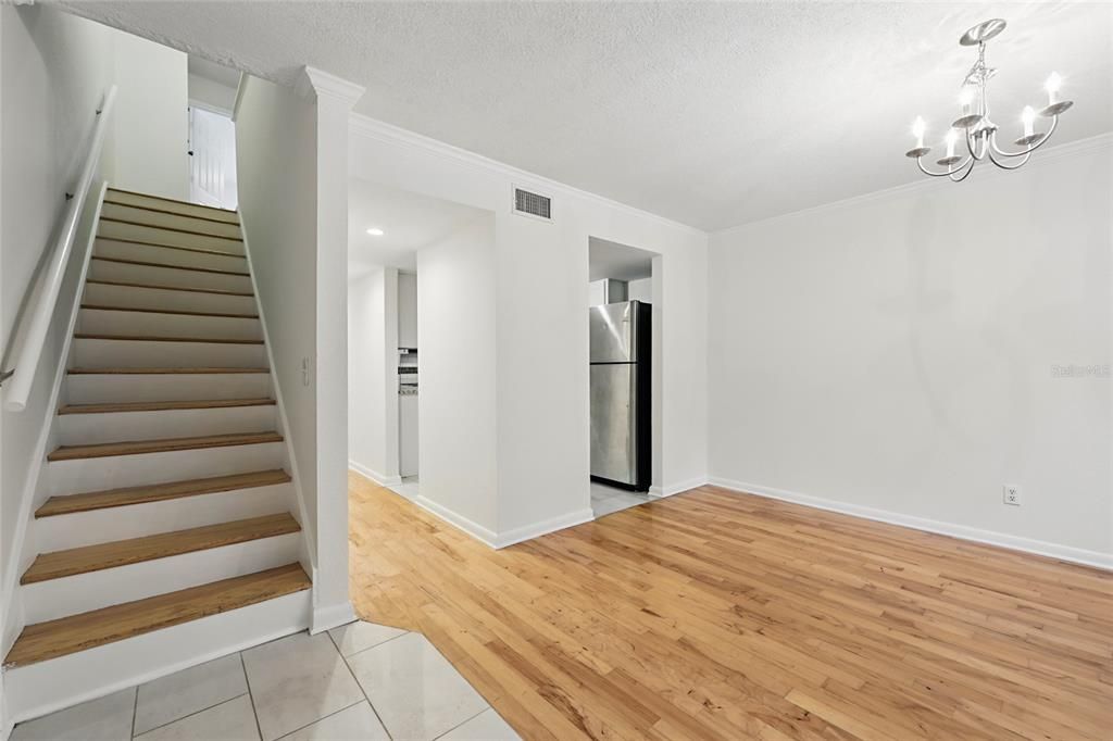 For Sale: $169,900 (2 beds, 3 baths, 1042 Square Feet)