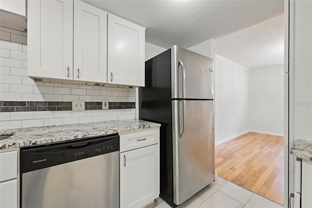 For Sale: $169,900 (2 beds, 3 baths, 1042 Square Feet)