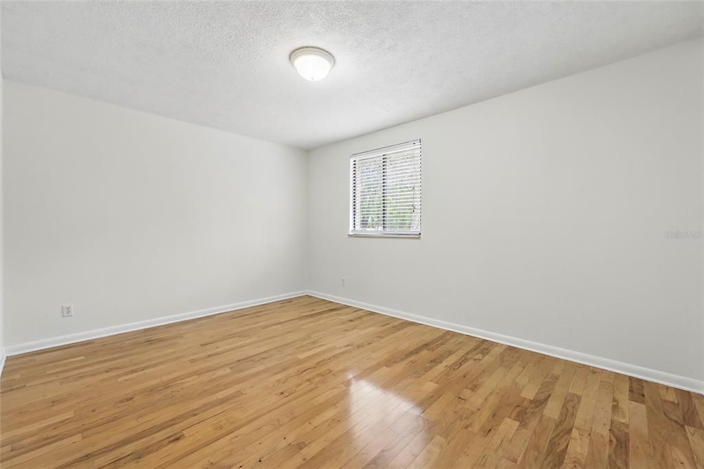 For Sale: $169,900 (2 beds, 3 baths, 1042 Square Feet)