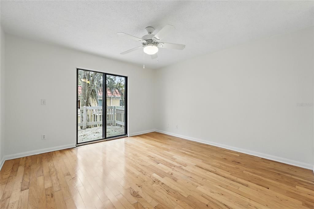 For Sale: $169,900 (2 beds, 3 baths, 1042 Square Feet)