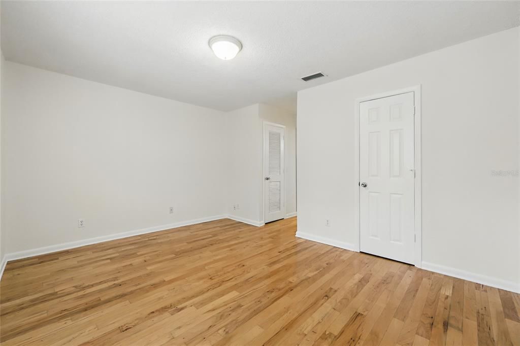 For Sale: $169,900 (2 beds, 3 baths, 1042 Square Feet)